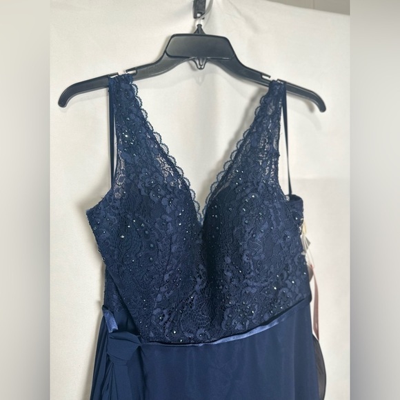 NWT Dancing Queen Sleeveless Scalloped Lace IllusionGown - Picture 5 of 5